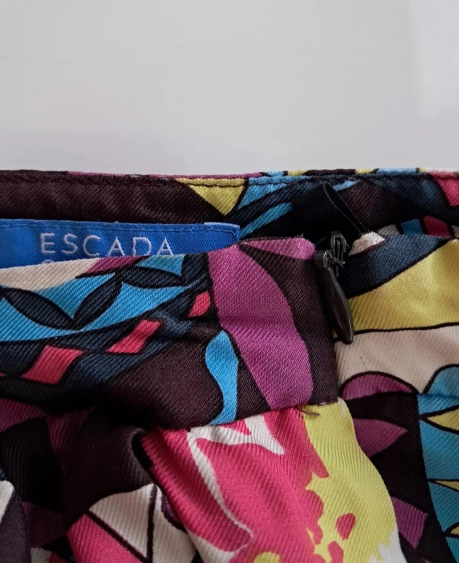 Escada Escada Skirt Size 28" / US 6 / IT 42 - 2 Thumbnail