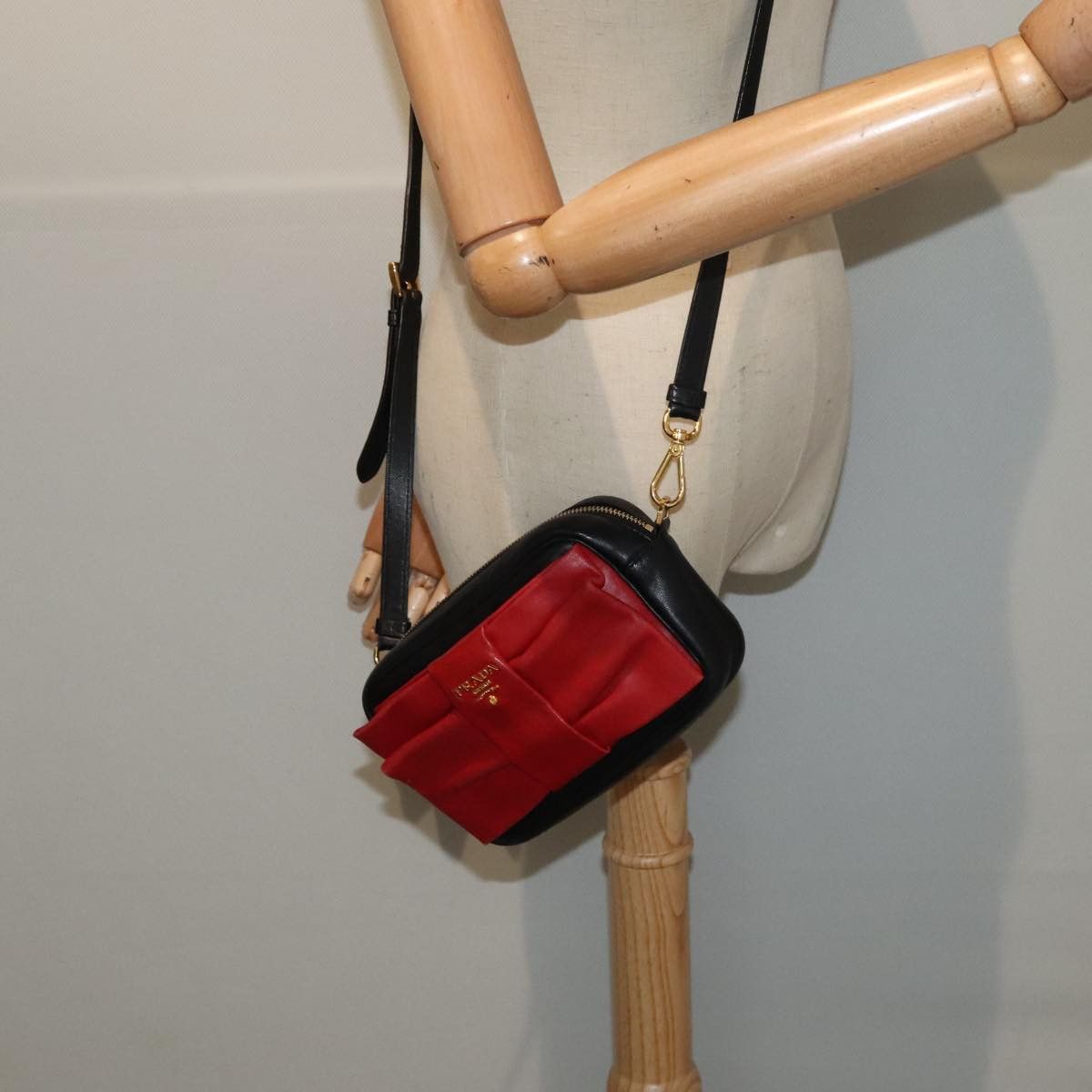 Prada Prada Ribbon shoulder Size ONE SIZE - 14 Thumbnail