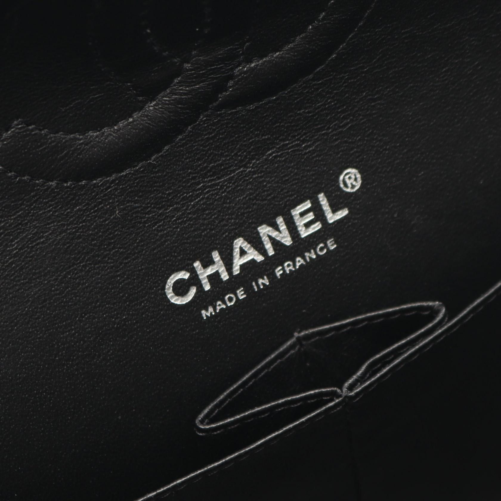 Chanel Chanel Chanel Matelasse Calf Shoulder Bag Leather Shoulder Bag A01112 Size ONE SIZE - 4 Thumbnail
