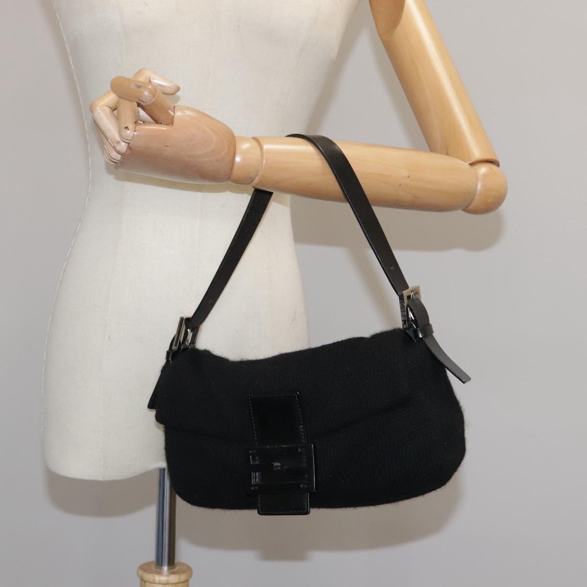 Fendi Fendi Mamma Baguette shoulder Size ONE SIZE - 12 Thumbnail