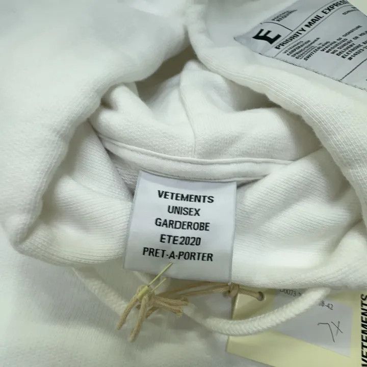 Vetements Vetements Logo Hoodie in White for Men 0079 Size US XL / EU 56 / 4 - 5 Thumbnail