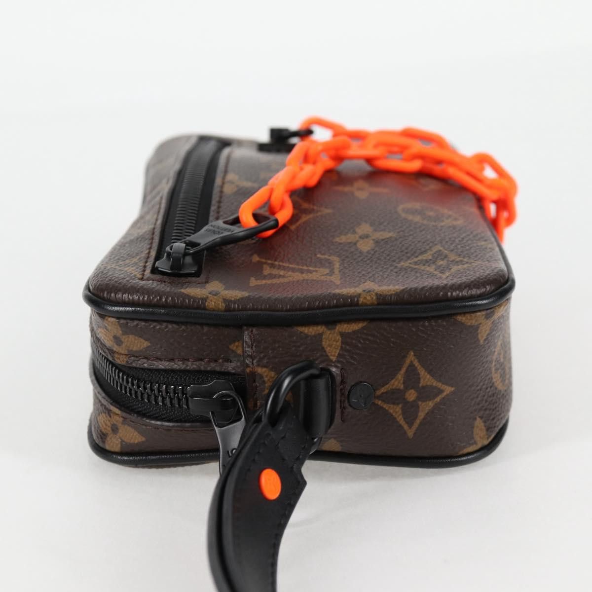 Louis Vuitton Louis Vuitton Volga clutch Size ONE SIZE - 4 Thumbnail