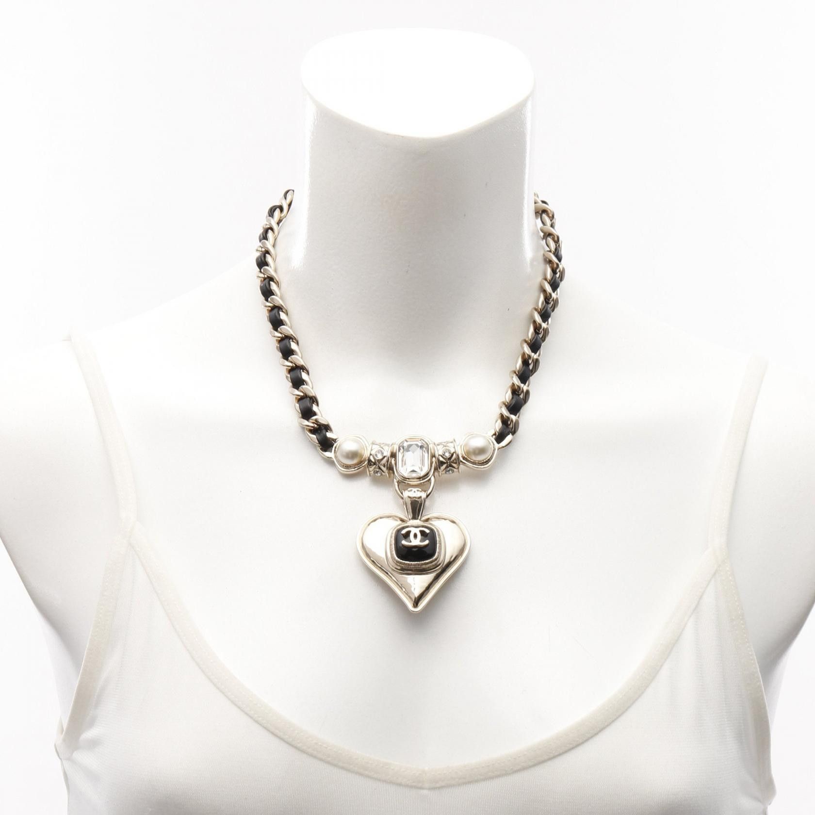 Chanel Chanel Chanel Coco Mark Heart Necklace Pearl Rhinestone Necklace Metal Necklace Size ONE SIZE - 7 Thumbnail