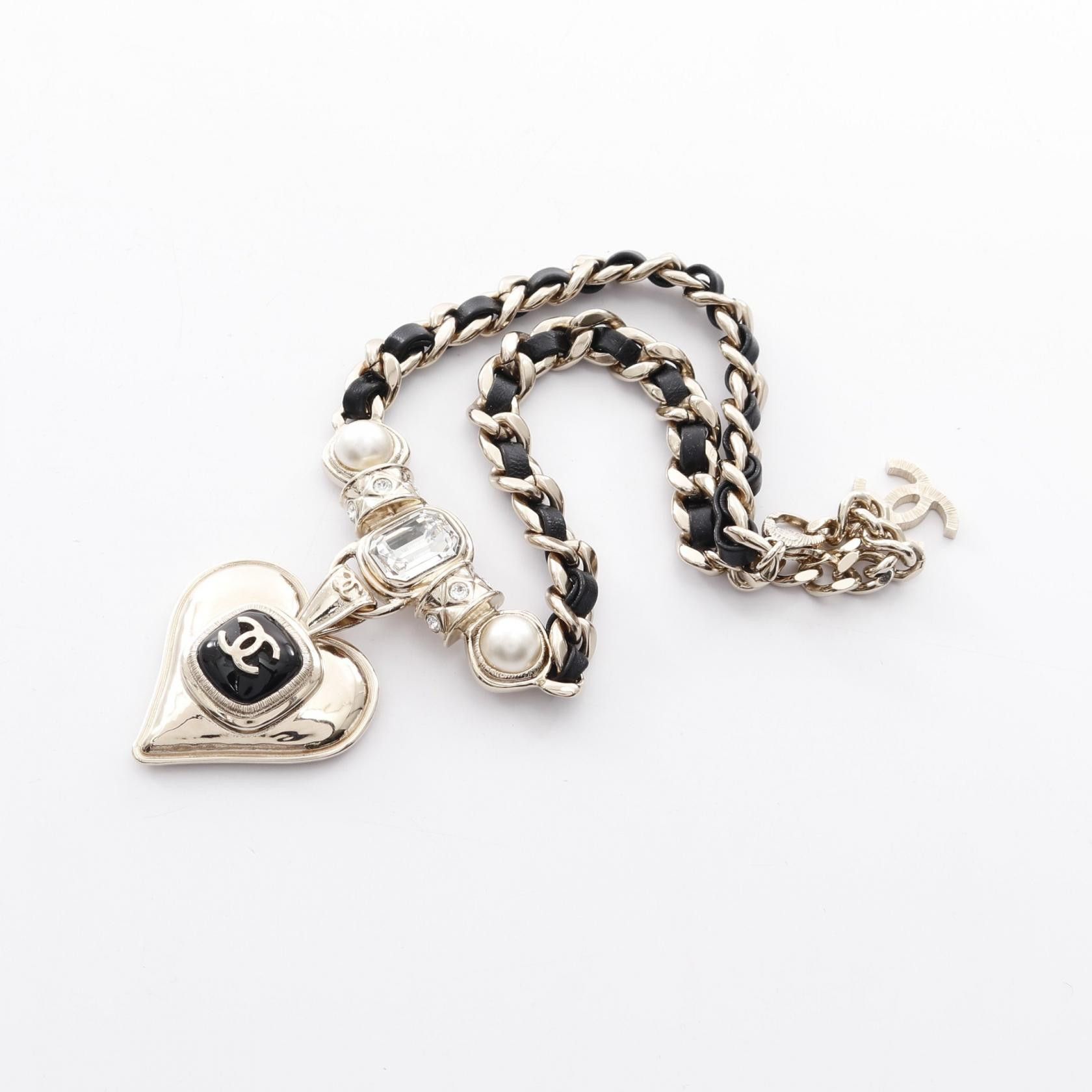 Chanel Chanel Chanel Coco Mark Heart Necklace Pearl Rhinestone Necklace Metal Necklace Size ONE SIZE - 4 Thumbnail