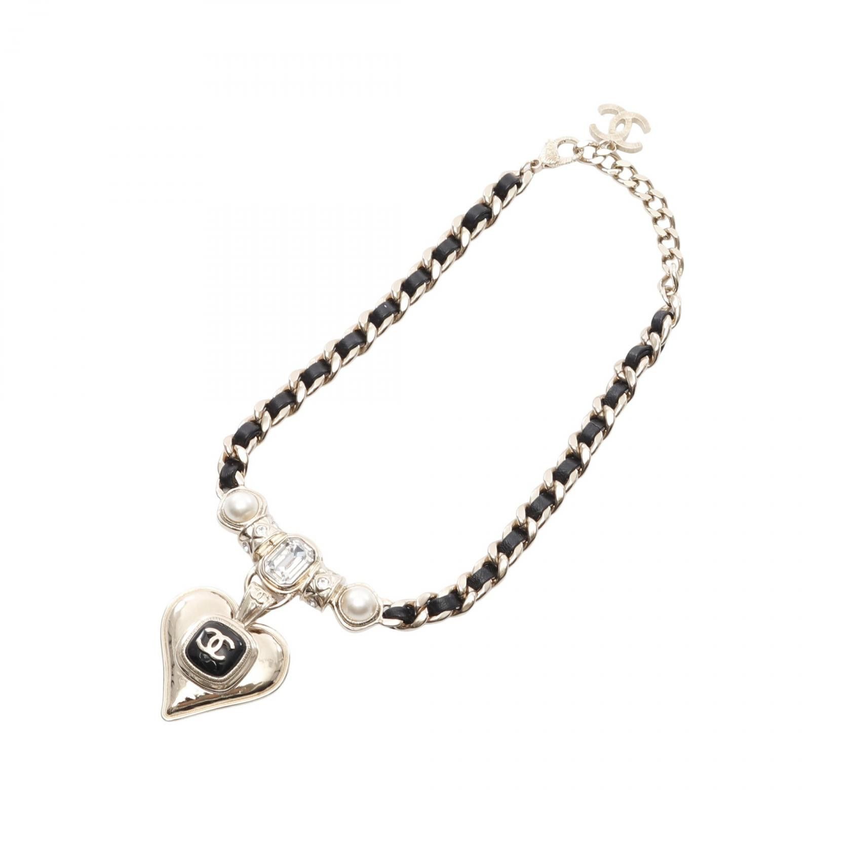 Chanel Chanel Chanel Coco Mark Heart Necklace Pearl Rhinestone Necklace Metal Necklace Size ONE SIZE - 3 Thumbnail