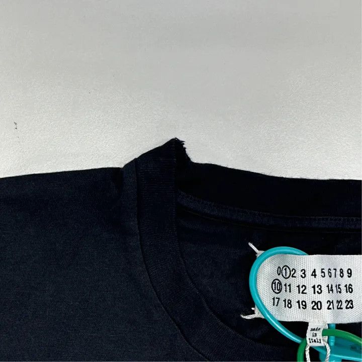 Maison Margiela Maison Margiela Black Letter Print Short Sleeve T-Shirt 0079 Size US XS / EU 42 / 0 - 2 Thumbnail