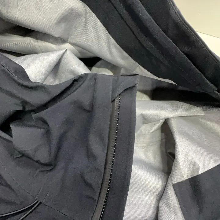 Maison Margiela MM6 Maison Margiela Black Waterproof Hooded Jacket 0079 Size US L / EU 52-54 / 3 - 5 Thumbnail