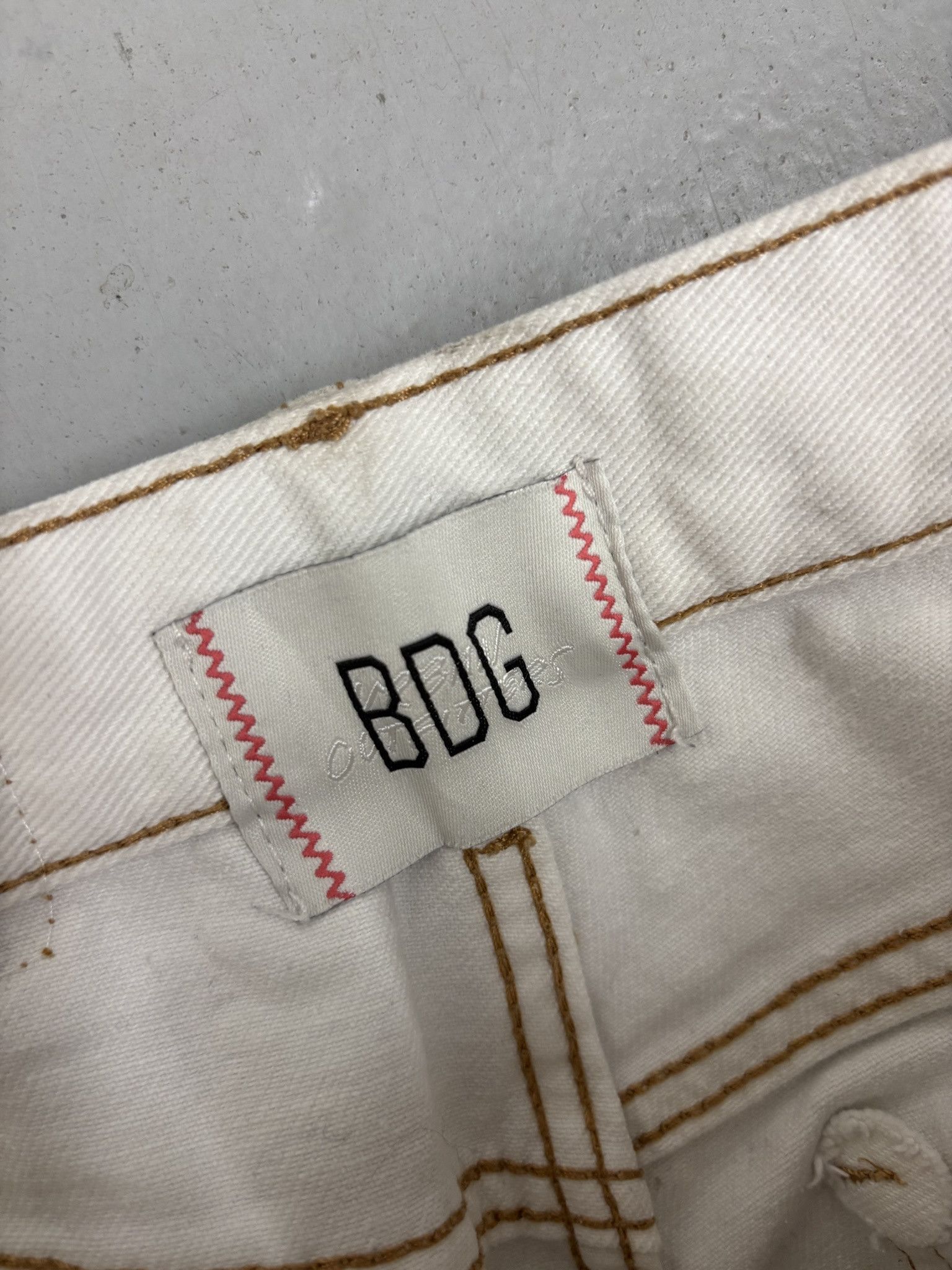 Vintage Vintage 00's Y2K BDG Urban Outfitters Contrast Stitch White Cargo Denim Jeans Size 26x30 Size US 26 / EU 42 - 2 Thumbnail