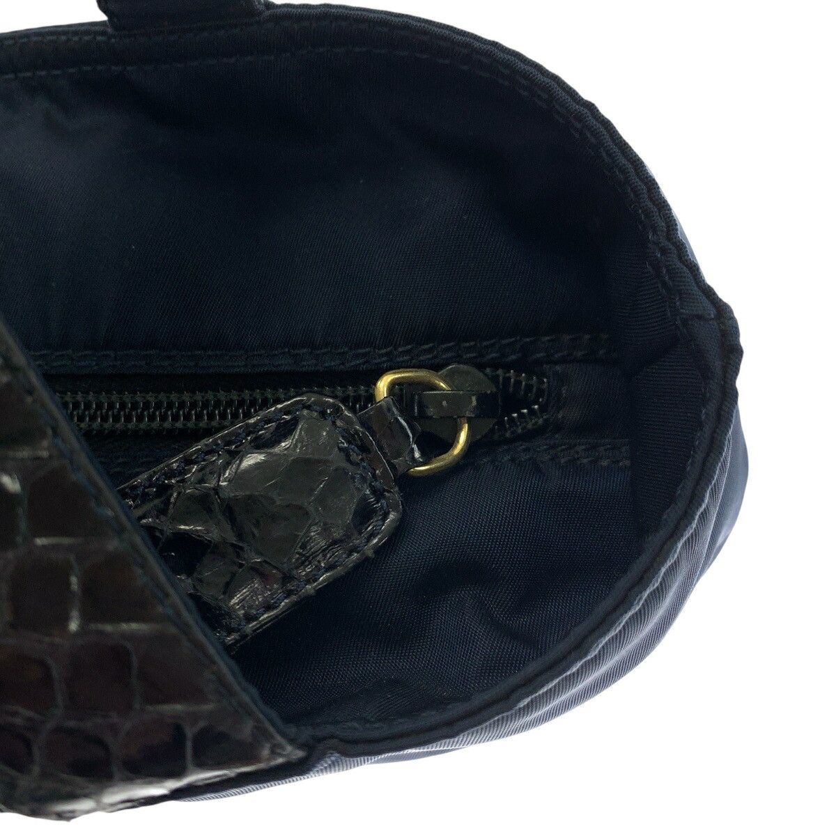 Prada Prada Prada Beads Python Tessuto Handbag Others Tote Bag DUTY FREE for USA Size ONE SIZE - 6 Thumbnail