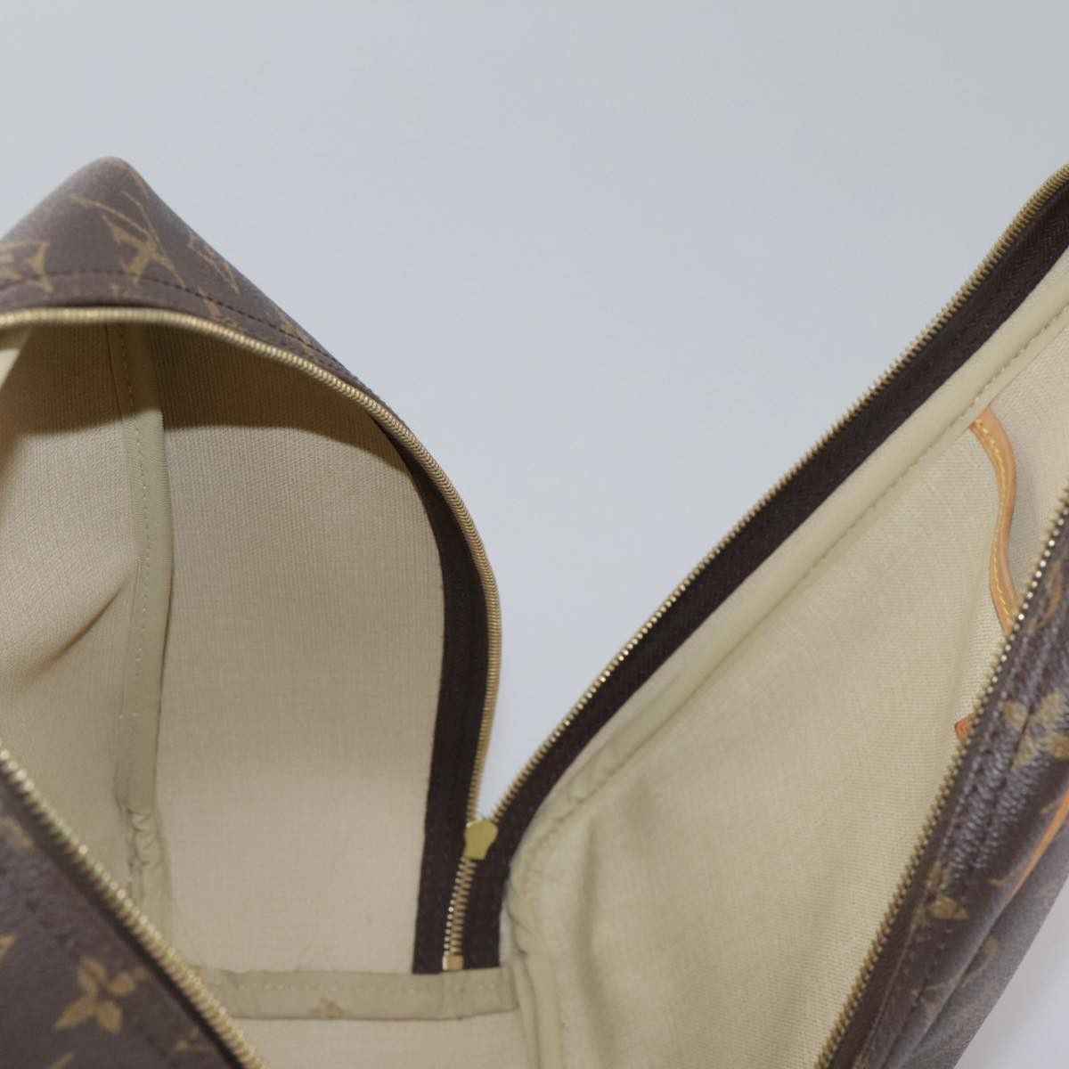 Louis Vuitton Louis Vuitton Excursion handbag Size ONE SIZE - 21 Thumbnail