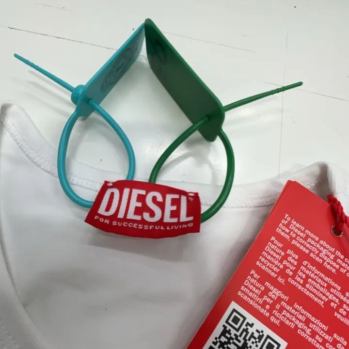 Diesel Diesel Oval-D Logo Embroidered Short Sleeve Tee 0079 Size S / US 4 / IT 40 - 2 Thumbnail
