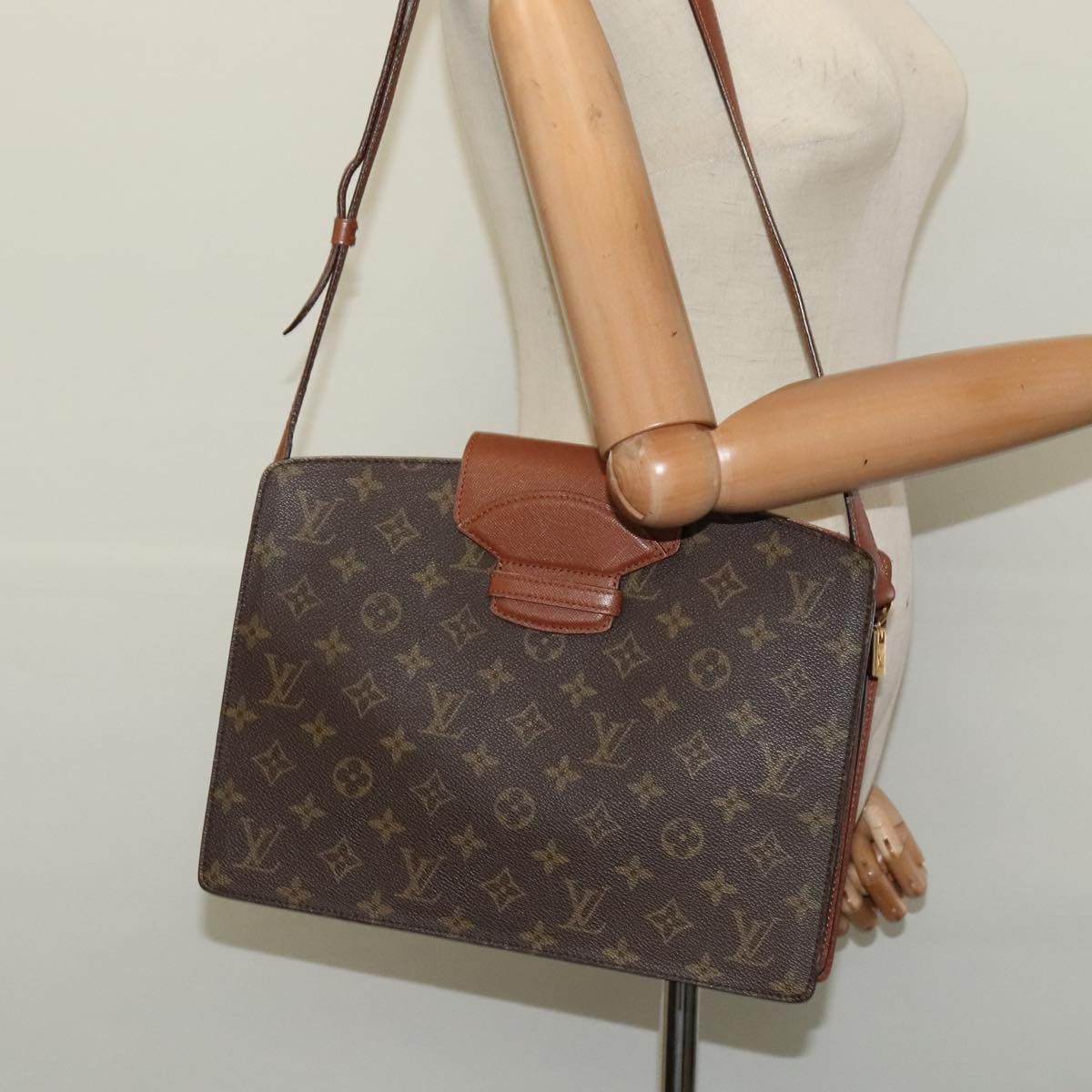Louis Vuitton Louis Vuitton Courcelle shoulder Size ONE SIZE - 24 Thumbnail