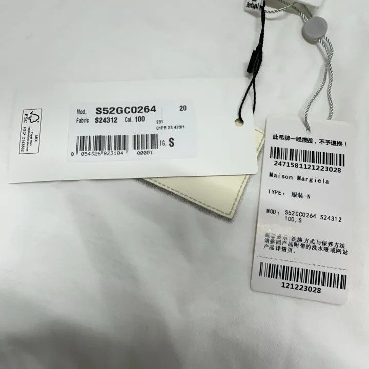 Maison Margiela MM6 Maison Margiela White Letter Print T-Shirt 0079 Size S / US 4 / IT 40 - 5 Thumbnail