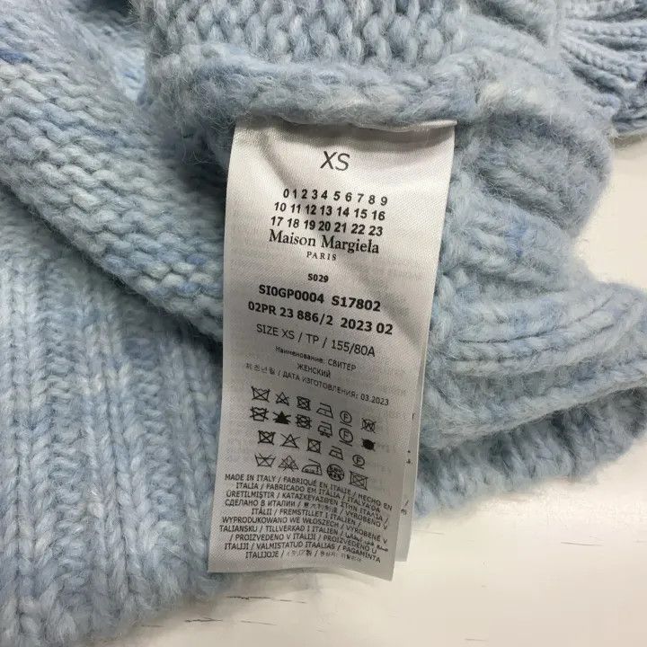 Maison Margiela MM6 Maison Margiela Light Blue V-Neck Cardigan 0079 Size XS / US 0-2 / IT 36-38 - 4 Thumbnail