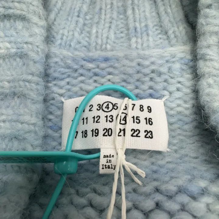 Maison Margiela MM6 Maison Margiela Light Blue V-Neck Cardigan 0079 Size XS / US 0-2 / IT 36-38 - 3 Thumbnail