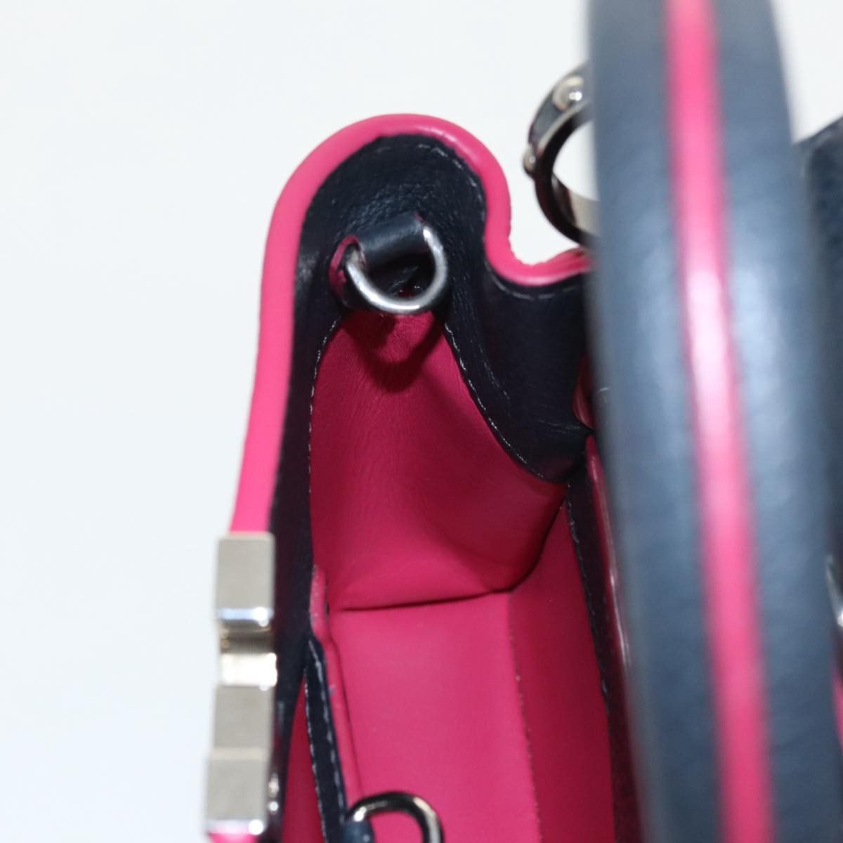 Louis Vuitton Louis Vuitton Capucines handbag Size ONE SIZE - 24 Thumbnail