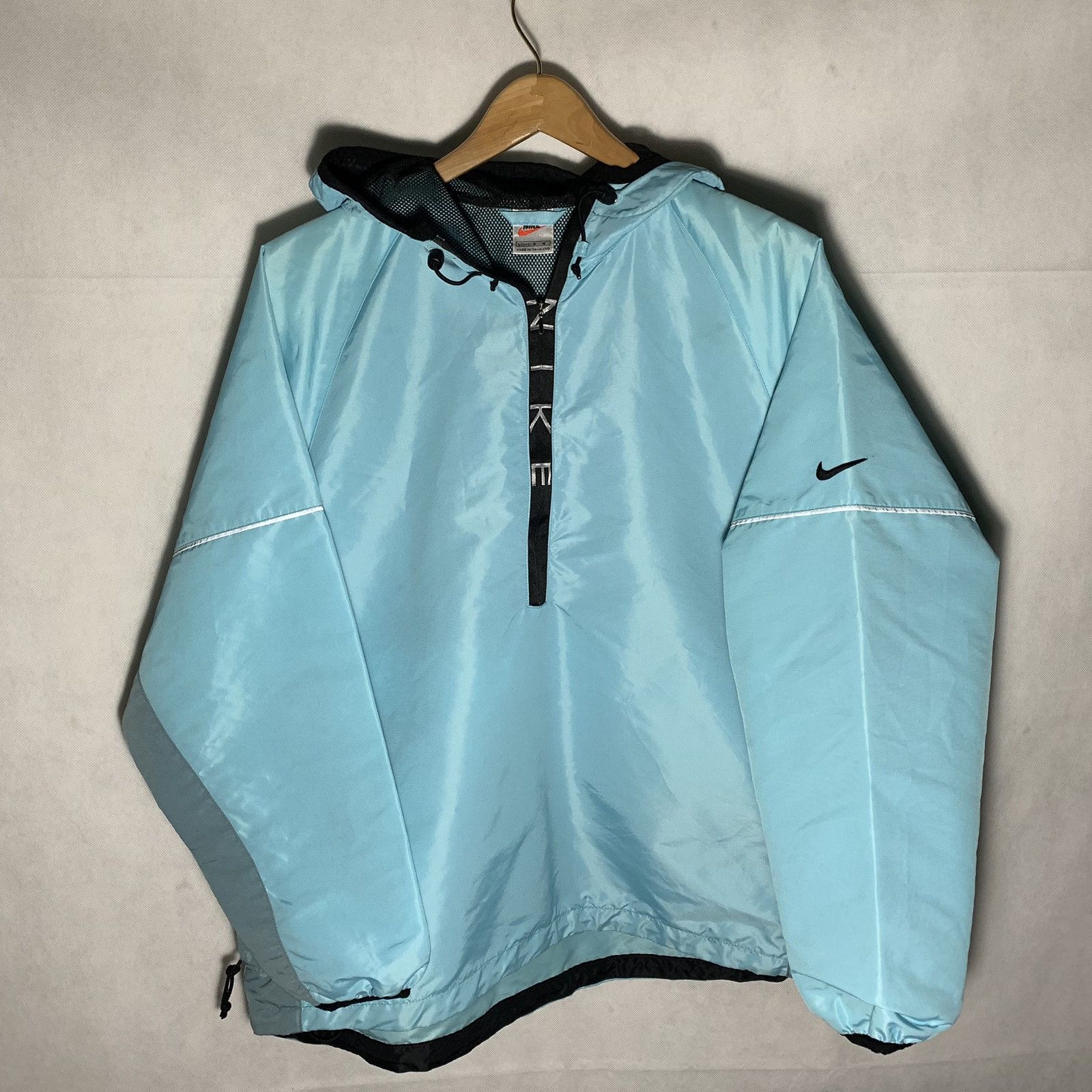 cropped windbreaker nike