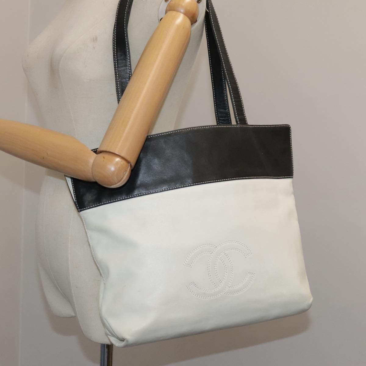 Chanel Chanel Logo CC tote Size ONE SIZE - 17 Thumbnail