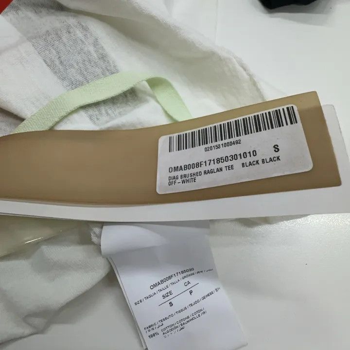 Off-White Contrast Sleeve Long Sleeve T-Shirt 0079