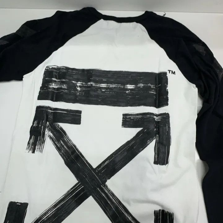 Off-White Contrast Sleeve Long Sleeve T-Shirt 0079