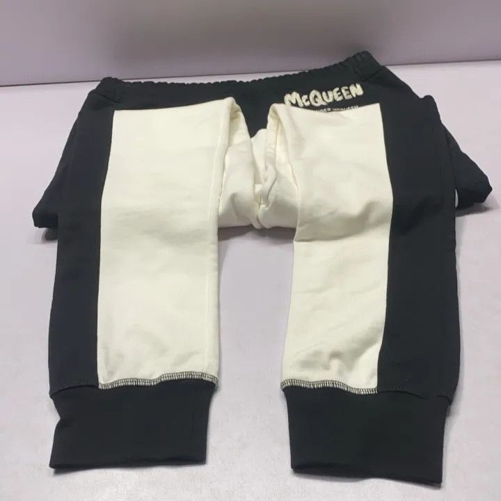 Alexander McQueen Alexander McQueen Logo Design Sports Trousers 0079 Size US 30 / EU 46 - 12 Thumbnail