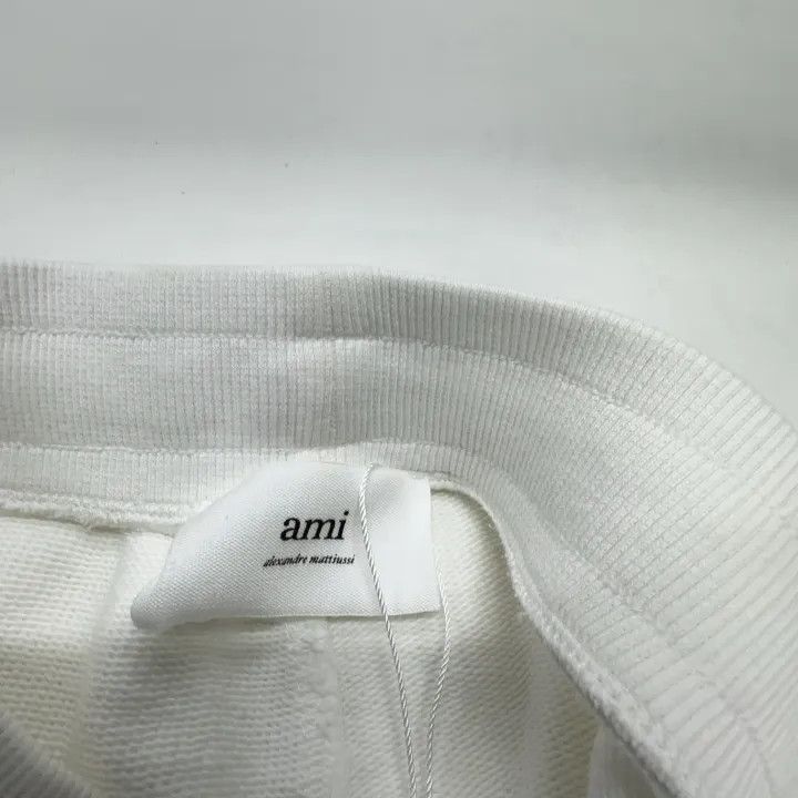 AMI AMIPARIS Logo Embroidered Casual Shorts for Men 0079 Size US 36 / EU 52 - 4 Thumbnail
