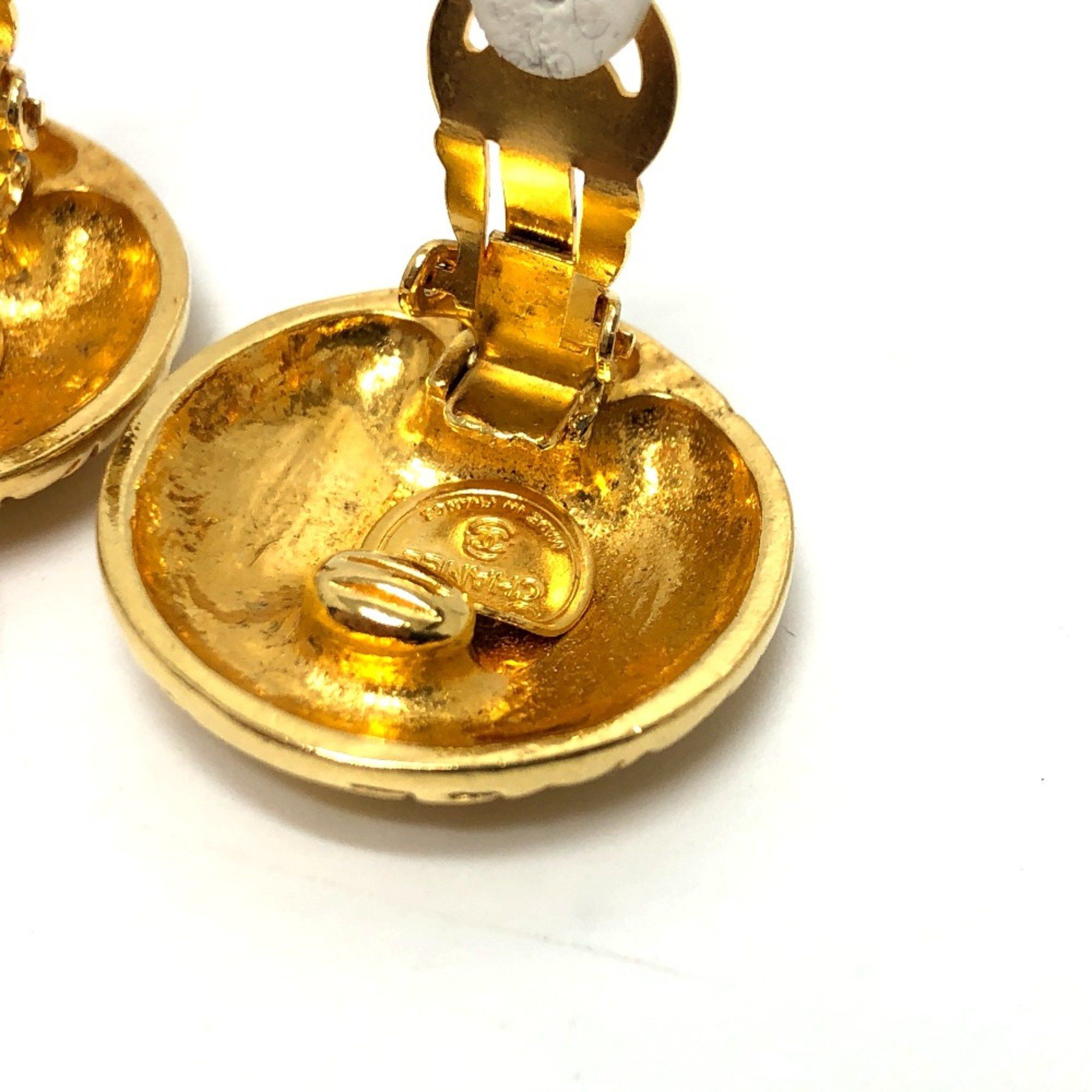 Chanel Chanel Vintage Round Clip Earrings earring Size ONE SIZE - 8 Thumbnail