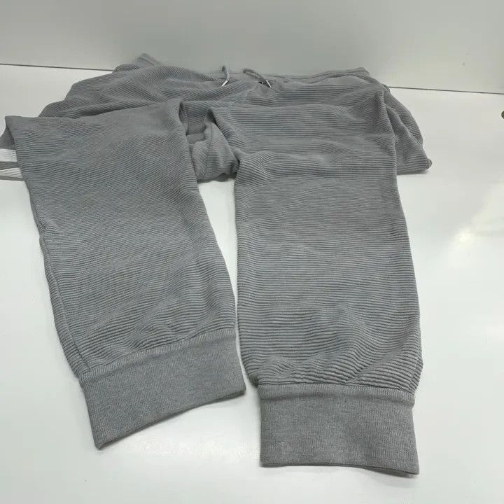 Thom Browne Thom Browne SS22 Casual Drawstring Knit Pants 0079 Size US 26 / EU 42 - 11 Thumbnail