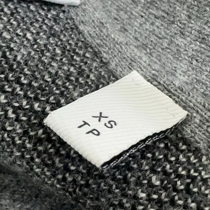 Burberry Burberry Gray Check Wool Cardigan for Women 0079 Size XS / US 0-2 / IT 36-38 - 4 Thumbnail