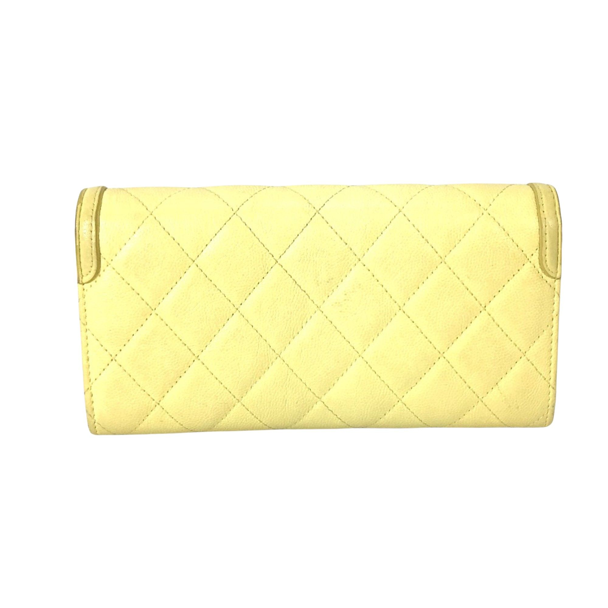 Chanel CC Filigree wallet