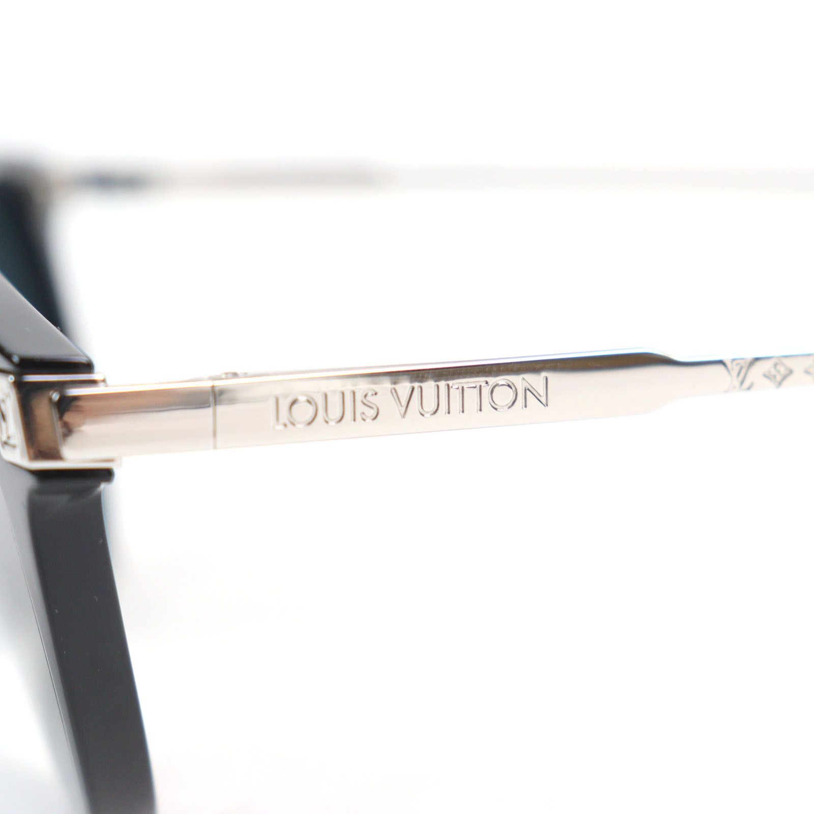Louis Vuitton Louis Vuitton Louis Vuitton LV Rise Round Monogram Sunglasses Plastic Sunglasses Z1669E Size ONE SIZE - 8 Thumbnail
