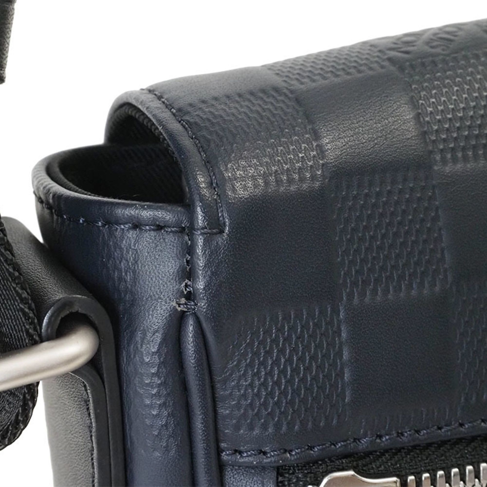 Louis Vuitton Louis Vuitton District shoulder Size ONE SIZE - 6 Thumbnail