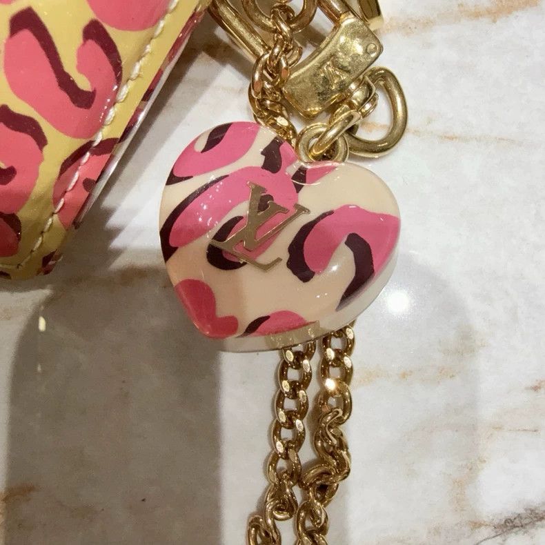 Louis Vuitton lv heart-shaped coin purse Size ONE SIZE - 4 Thumbnail