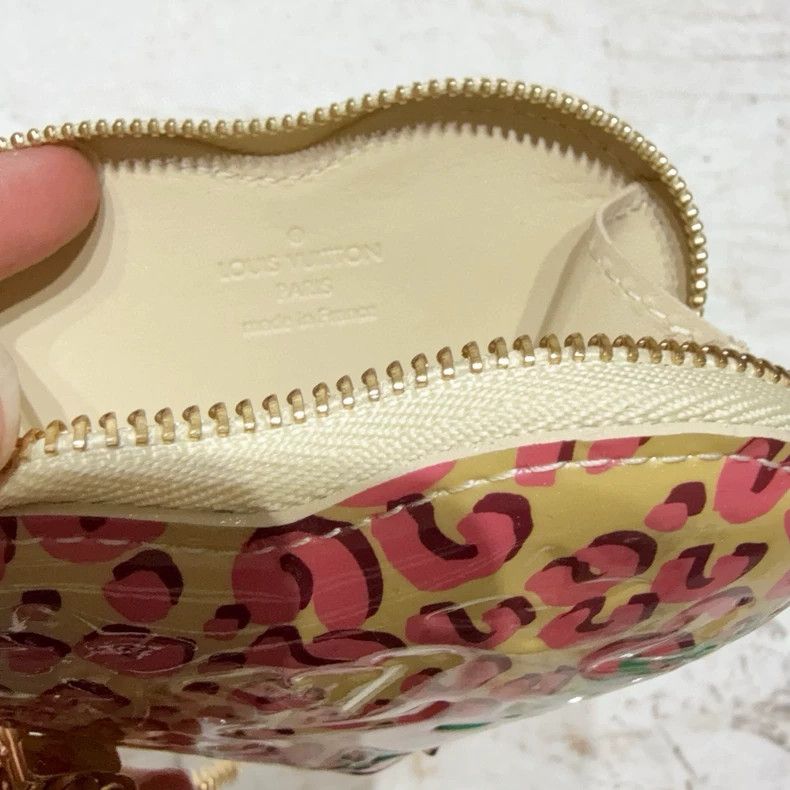 Louis Vuitton lv heart-shaped coin purse Size ONE SIZE - 7 Thumbnail