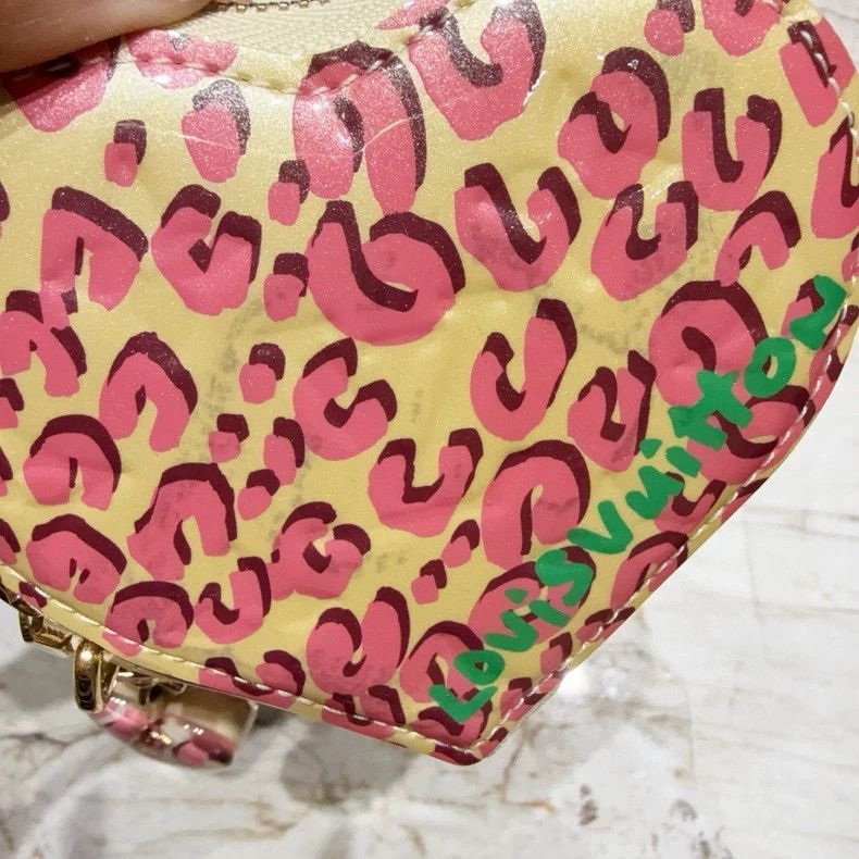 Louis Vuitton lv heart-shaped coin purse Size ONE SIZE - 6 Thumbnail