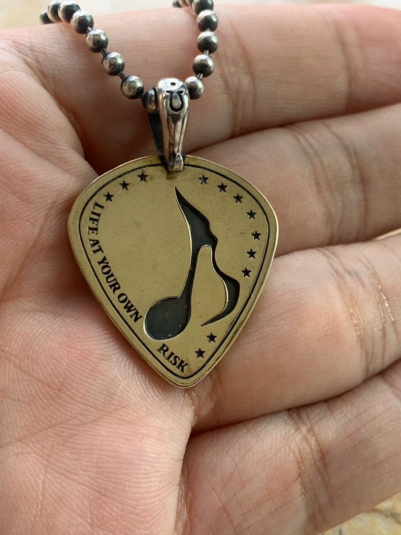 Vintage galcia guitar pick pendant necklace Size ONE SIZE - 5 Thumbnail