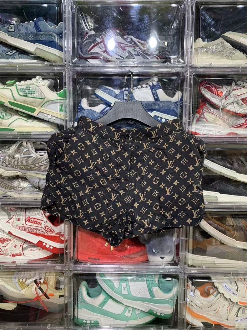 Louis Vuitton LV monogram silk shorts 36 Size US 36 / EU 52 - 2 Thumbnail