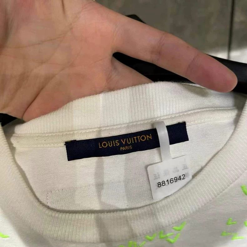 Louis Vuitton Louis Vuitton white green short sleeve Size US L / EU 52-54 / 3 - 4 Thumbnail