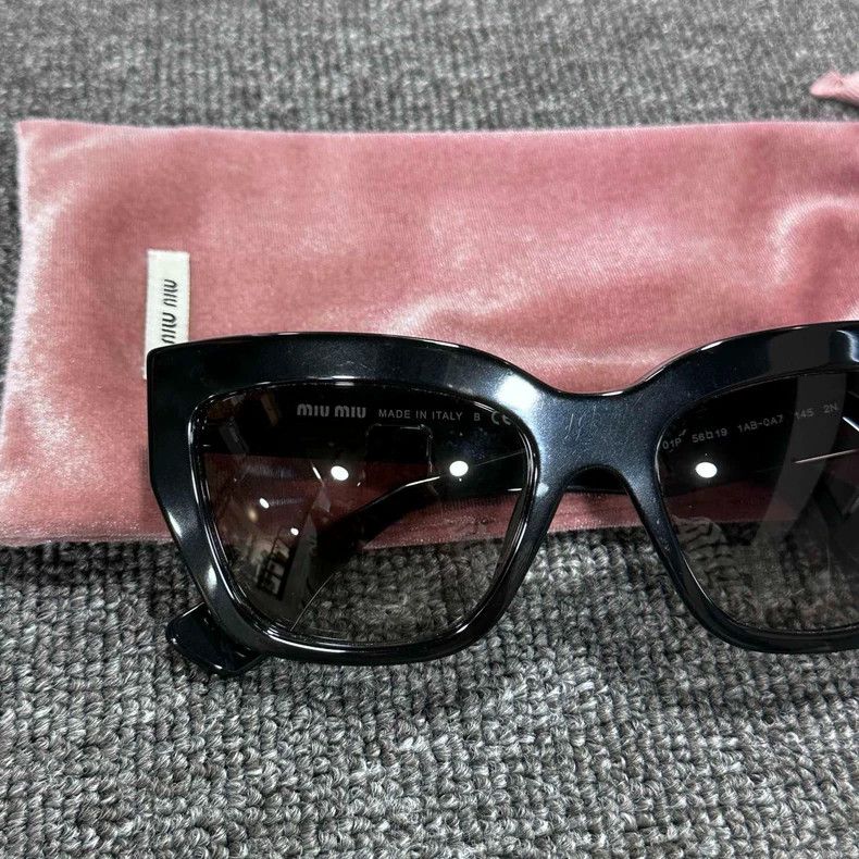 Miu Miu miumiu black metal logo sunglasses Size ONE SIZE - 2 Thumbnail