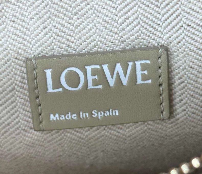 Loewe loewe embossed logo clutch bag Size ONE SIZE - 9 Thumbnail