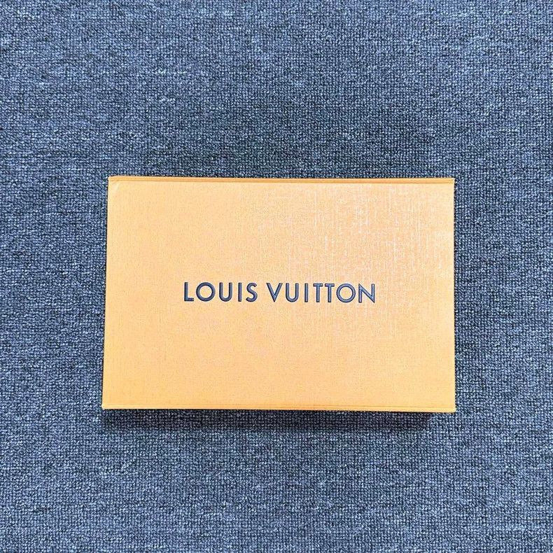 Louis Vuitton louis vuitton magenta silk scarf Size ONE SIZE - 5 Thumbnail