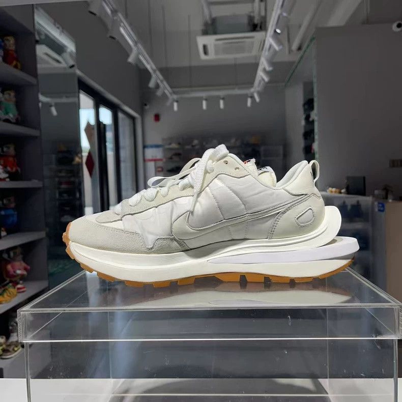 Sacai sacai white lowtop sneakers Size US 10 / EU 43 - 6 Thumbnail