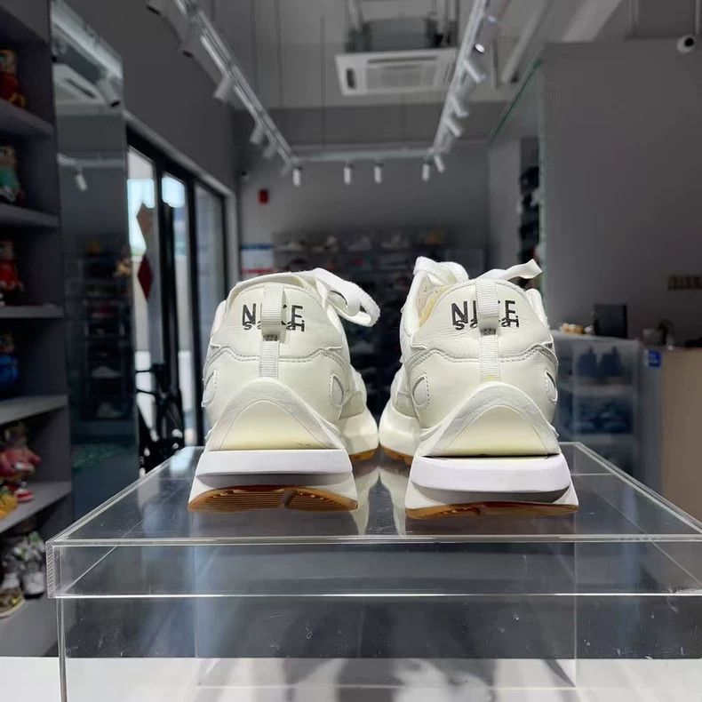 Sacai sacai white lowtop sneakers Size US 10 / EU 43 - 3 Thumbnail