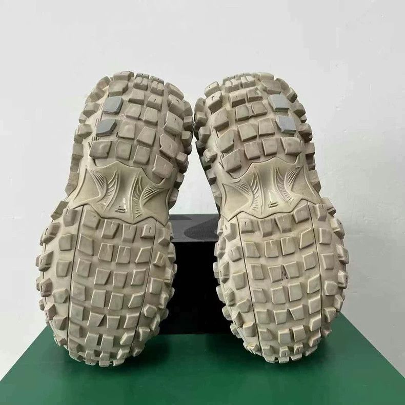 Balenciaga balenciaga tire sneakers size 43 Size US 13 / EU 46 - 7 Thumbnail