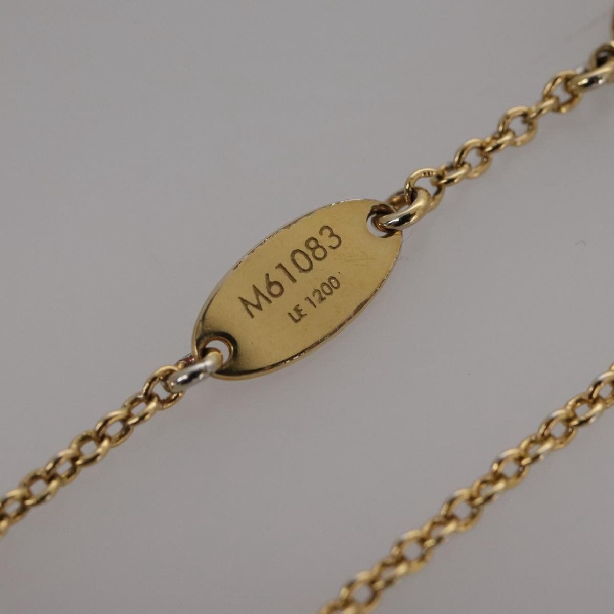Louis Vuitton Louis Vuitton Essential V necklace Size ONE SIZE - 15 Thumbnail