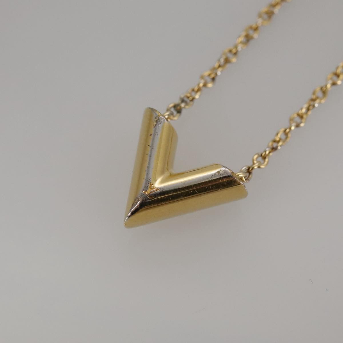 Louis Vuitton Louis Vuitton Essential V necklace Size ONE SIZE - 2 Thumbnail
