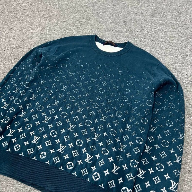 Louis Vuitton Louis Vuitton navy gradient knit sweater Size US S / EU 44-46 / 1 - 3 Thumbnail