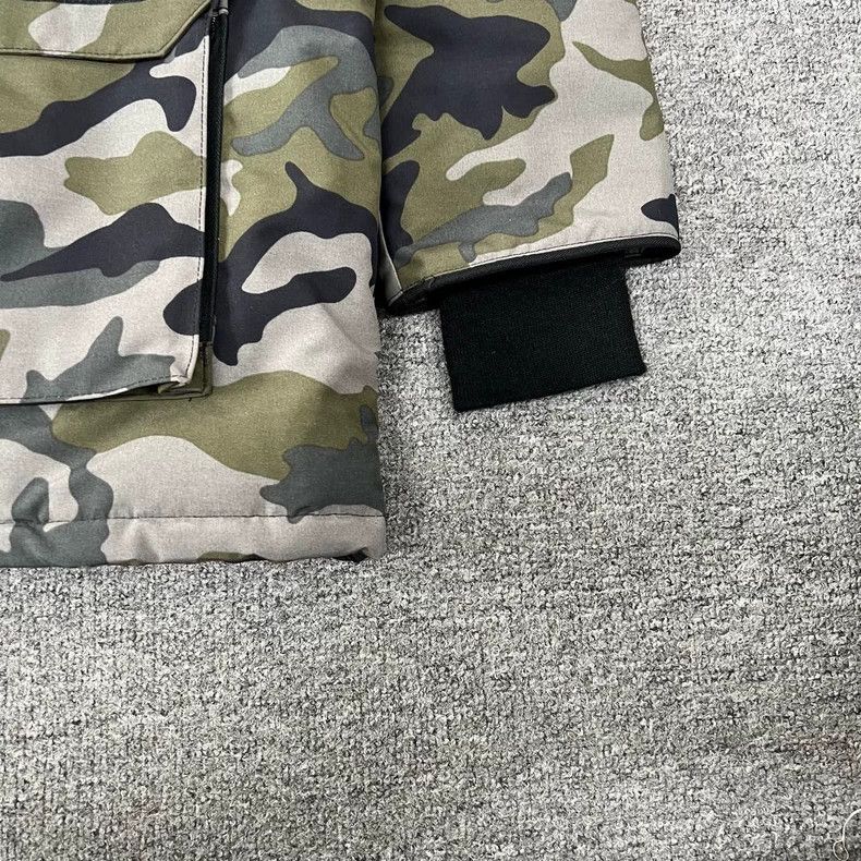 Canada Goose Canada Goose Camo Expedition Down Jacket Size US M / EU 48-50 / 2 - 5 Thumbnail