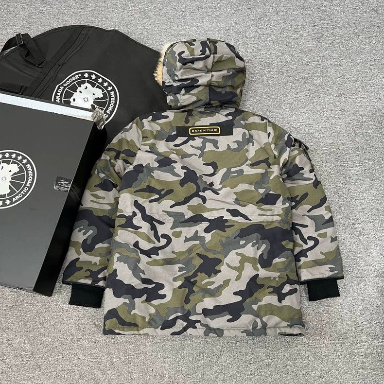 Canada Goose Canada Goose Camo Expedition Down Jacket Size US M / EU 48-50 / 2 - 2 Thumbnail
