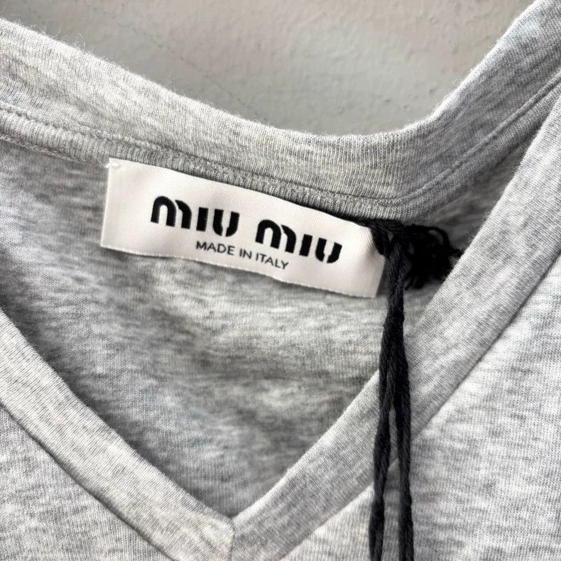 Miu Miu miumiu gray v - neck sleeveless vest Size US S / EU 44-46 / 1 - 4 Thumbnail